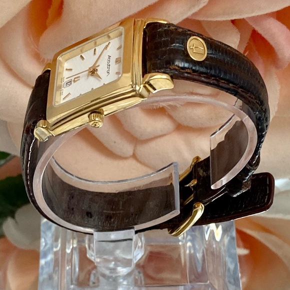 Vintage 1991 Accutron Swiss Made Gold Plated Tank Style Ladies Dress Watch - Picture 7 of 16